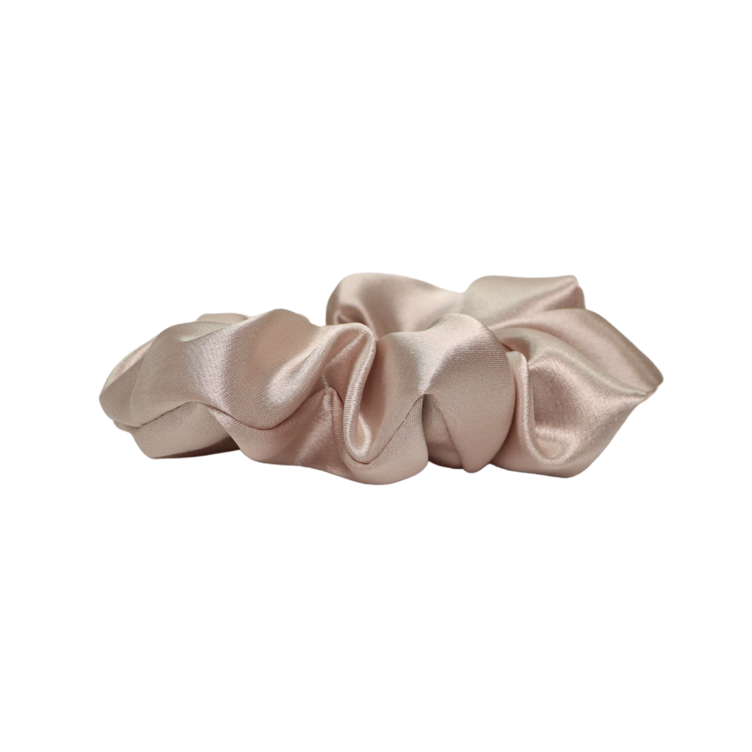 Élastique de type scrunchie, chouchou dorée de profil en satin